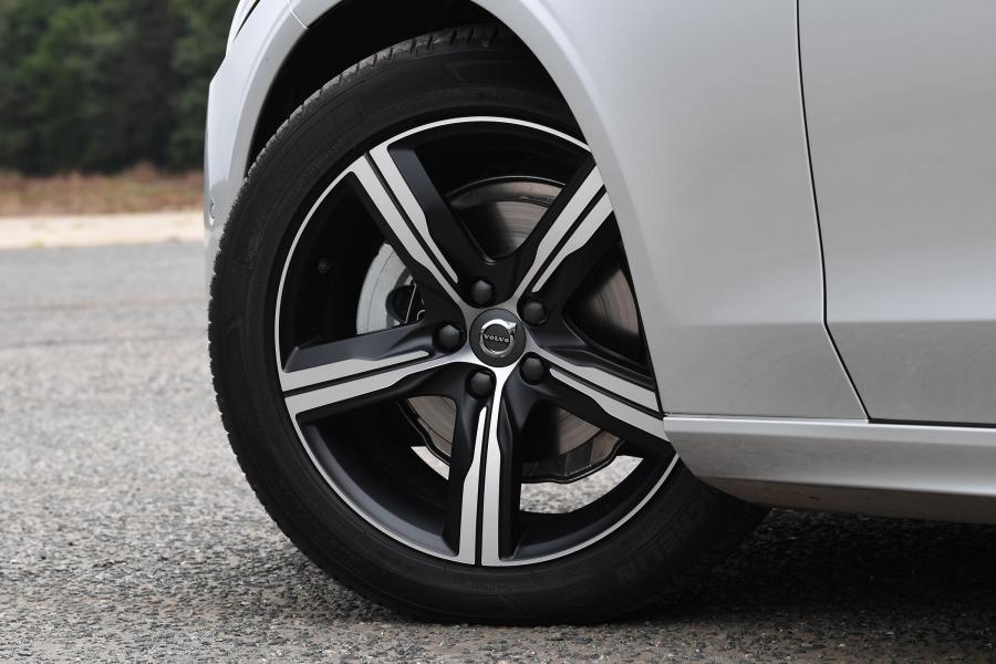 Колеса Volvo S90 D4 R-Design 2016 года  (UK) (фото 7 из 15)